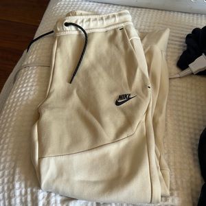 Nike tech sweat pants